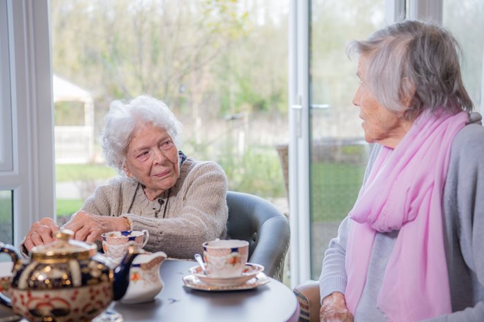 What are the benefits of care homes for people living with dementia ...