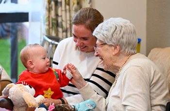 Local children share festive cheer with Edinburgh care home residents 