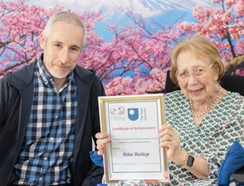 Frome care home resident learns Japanese