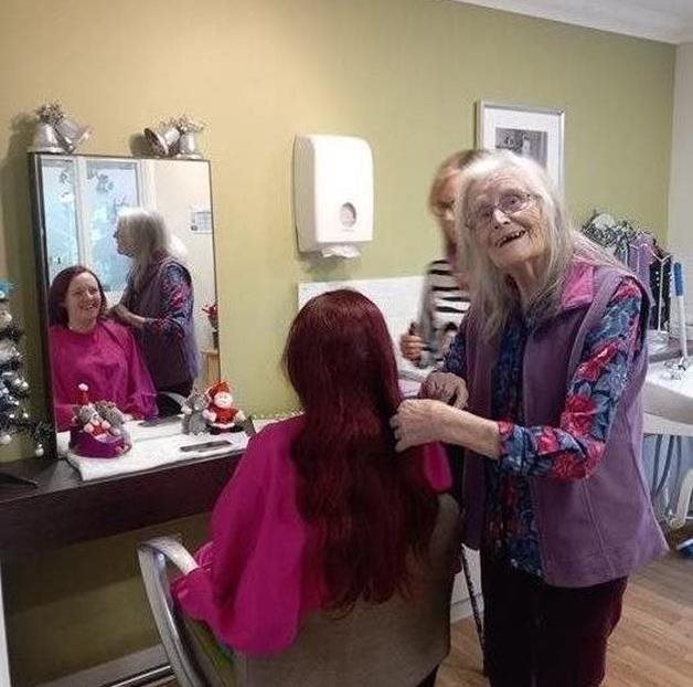 ‘Shear’ delight for 92-year-old Bury St Edmunds care home resident and former hairdresser, as she snips into action