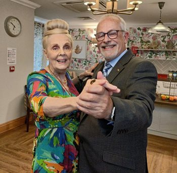 88-year-old Chichester care home resident returns to the dancefloor 