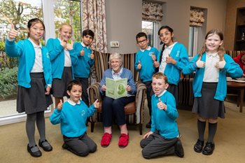 Former author and Sutton Coldfield care home resident hosts writing session for local youngsters 