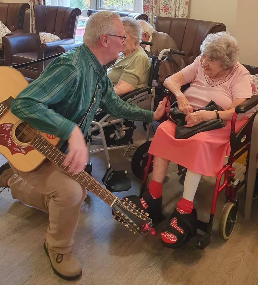 Chandler Court - Chandler Court music entertainer visits the home