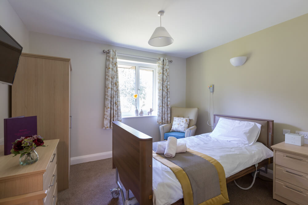 Woodland Hall - Woodland Hall bedroom 