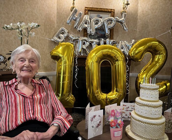 Foxland Grange - Foxland Grange - Elizabeth 102nd Birthday 