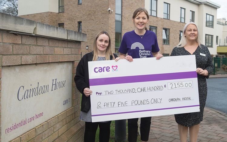 Edinburgh care home supports local homeless charity with £2,000