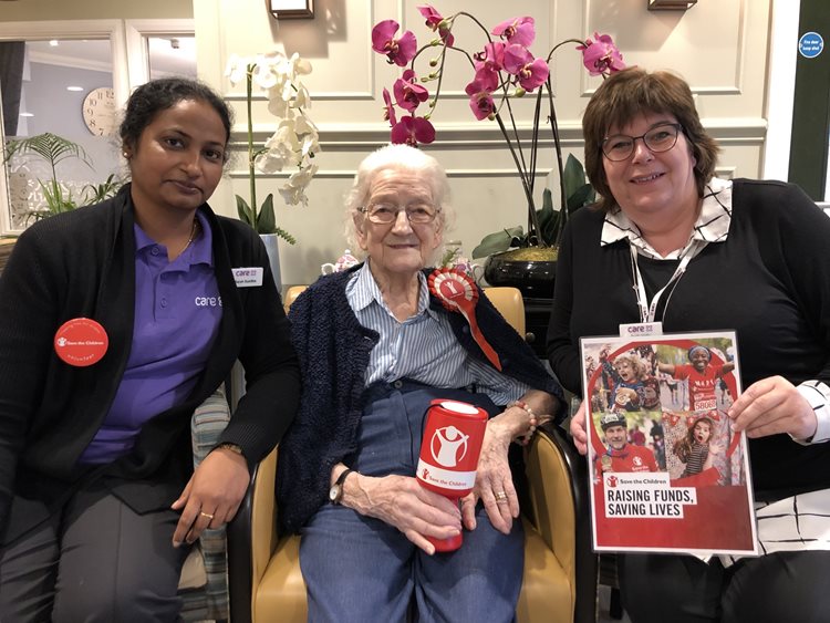 Buchanan Court resident raises hundreds for children s charity Care UK