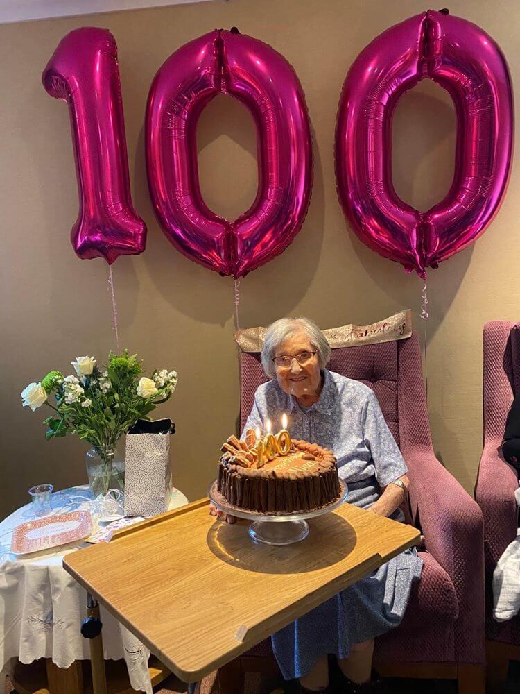 Cairdean House - Cairdean House resident 100th birthday