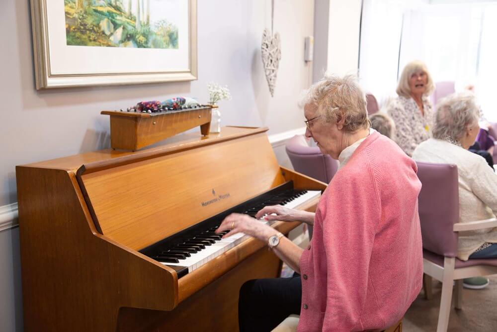 Scarlet House - Scarlet House resident playing piano