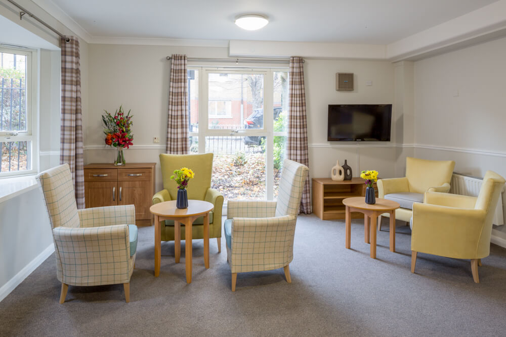 Lennox House - Lennox living room 1